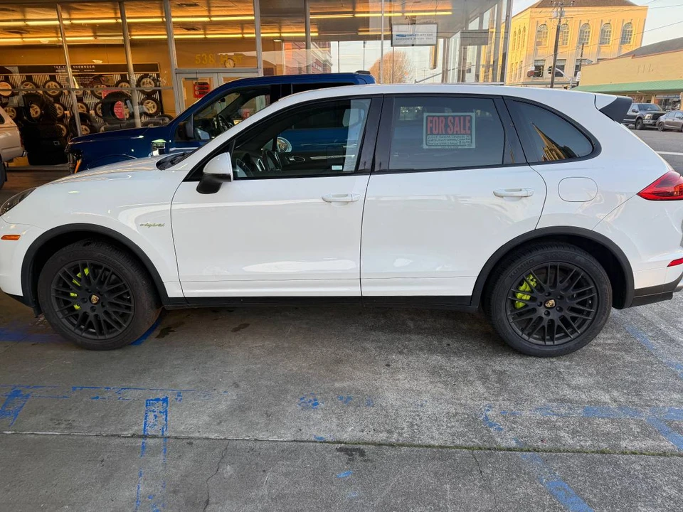 2015 Porsche 958 Cayenne - Image 2 of 11