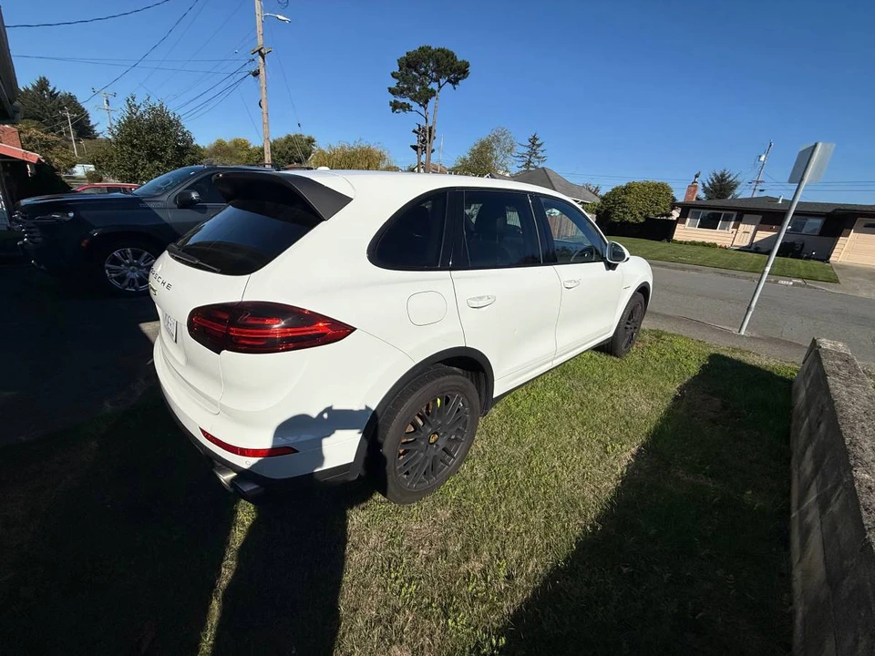 2015 Porsche 958 Cayenne - Image 4 of 11