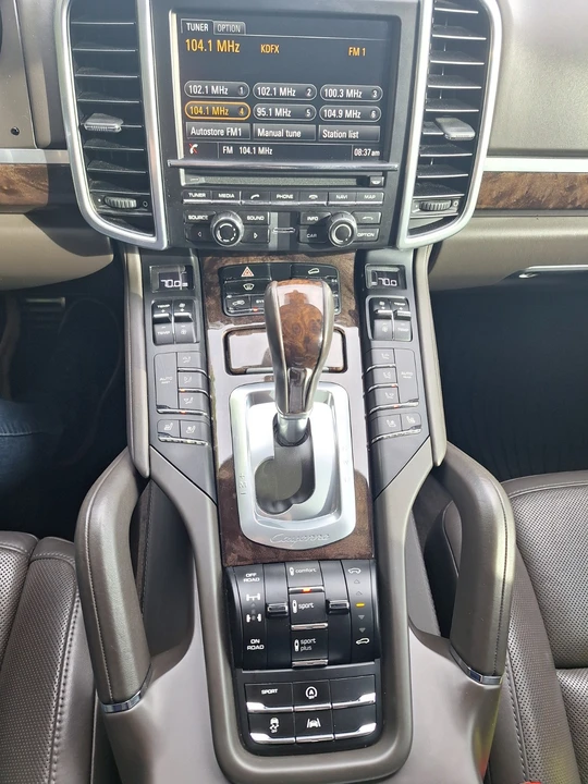 2015 Porsche 958 Cayenne Turbo - Image 16 of 24