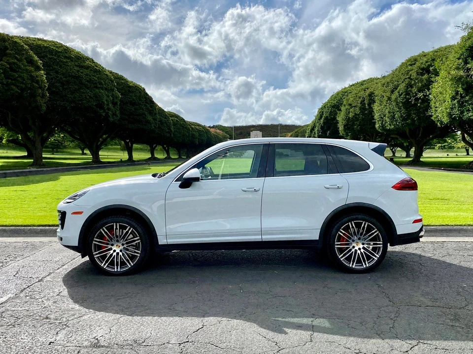 2015 Porsche 958 Cayenne Turbo - Image 2 of 5