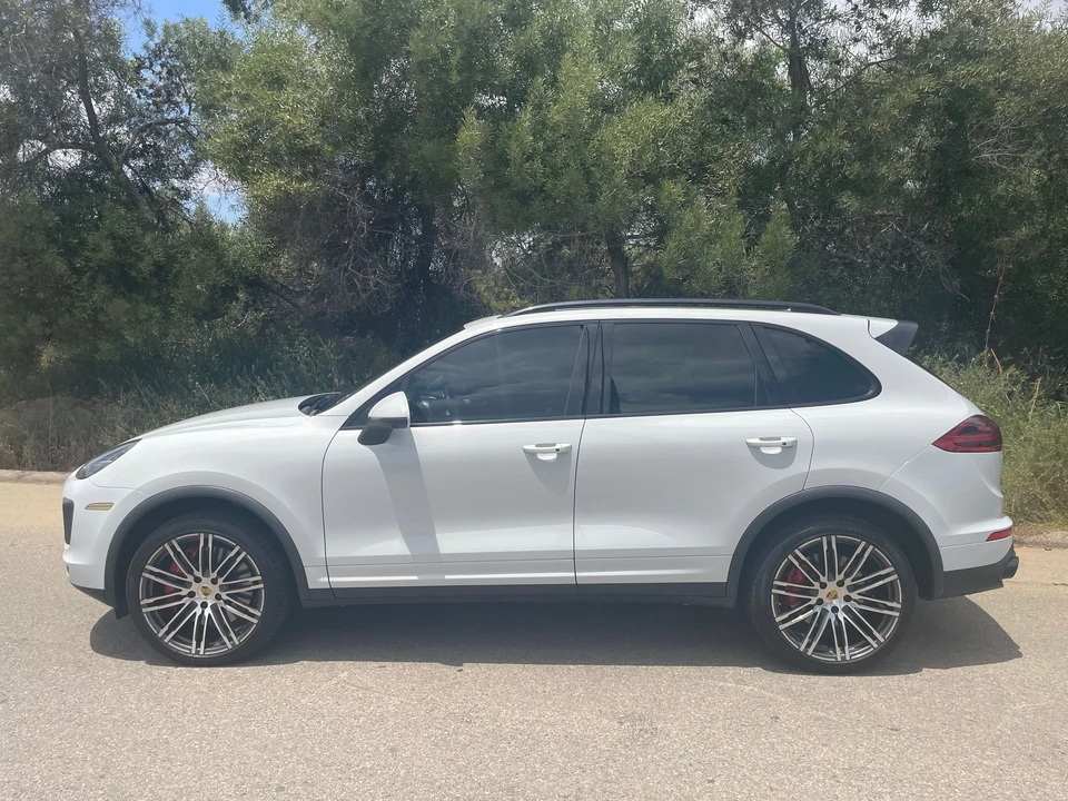 2015 Porsche 958 Cayenne Turbo - Image 4 of 15