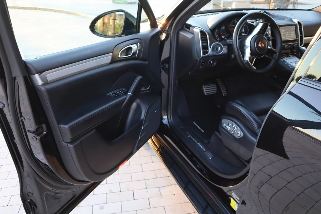 2015 Porsche 958 Cayenne Turbo - Image 11 of 24