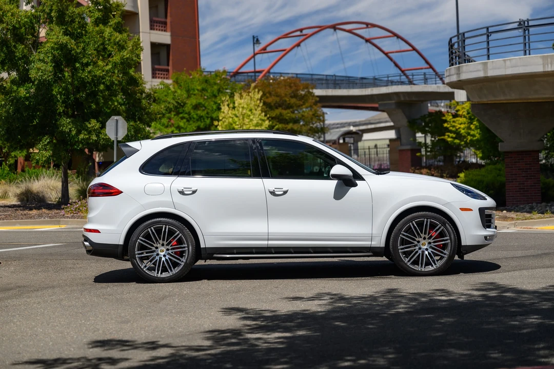 2015 Porsche 958 Cayenne Turbo - Image 2 of 31
