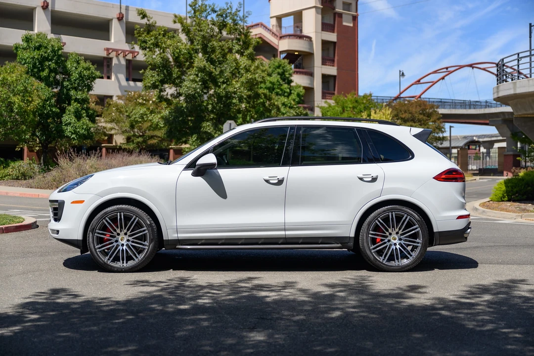 2015 Porsche 958 Cayenne Turbo - Image 9 of 31