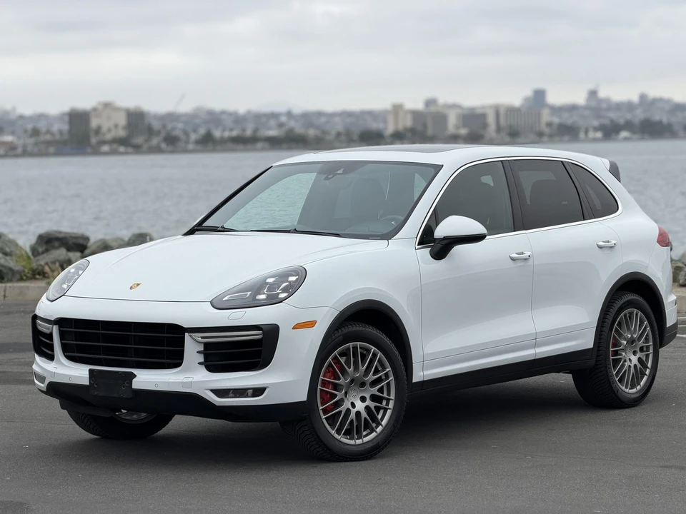2015 Porsche 958 Cayenne Turbo - Image 14 of 31
