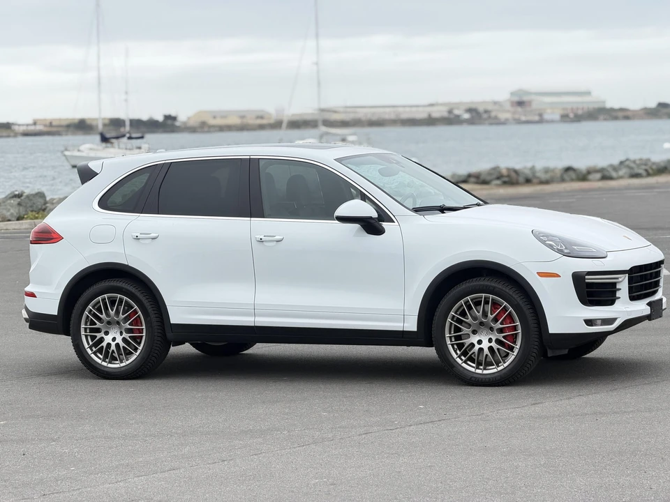 2015 Porsche 958 Cayenne Turbo - Image 26 of 31