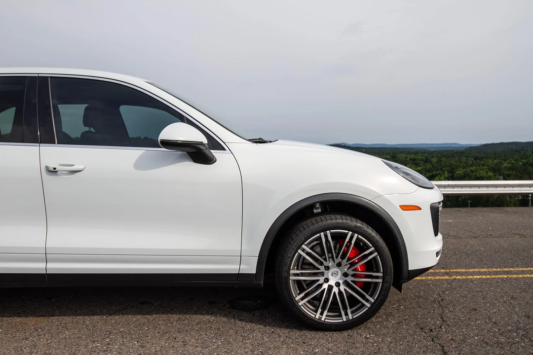 2015 Porsche 958 Cayenne Turbo - Image 14 of 31