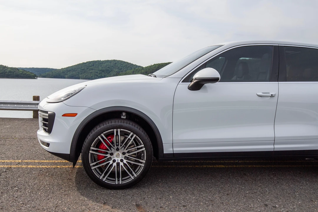2015 Porsche 958 Cayenne Turbo - Image 13 of 31