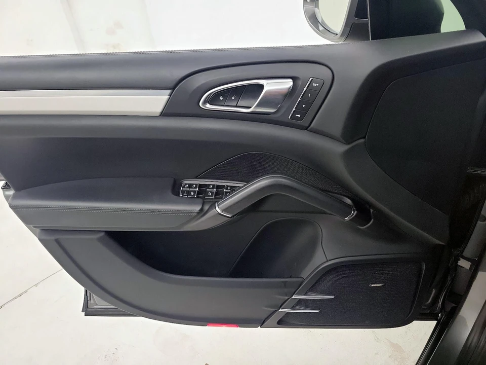 2015 Porsche 958 Cayenne Turbo - Image 13 of 26