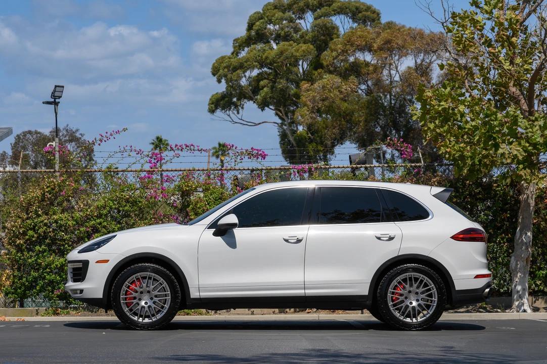 2015 Porsche 958 Cayenne Turbo - Image 12 of 31