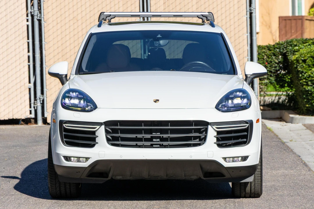 2015 Porsche 958 Cayenne Turbo - Image 2 of 31