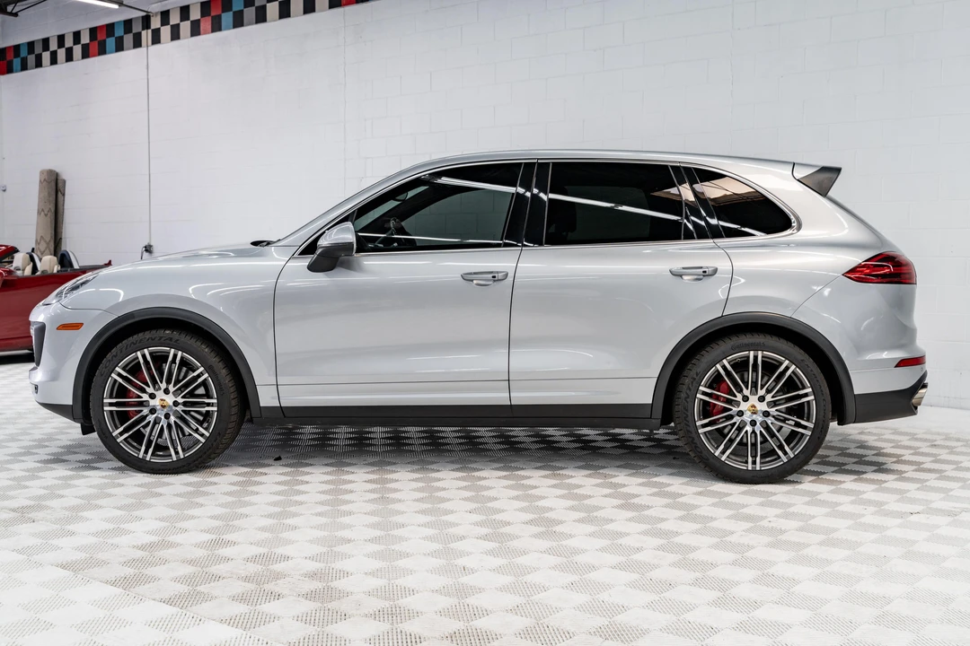 2015 Porsche 958 Cayenne Turbo - Image 7 of 31