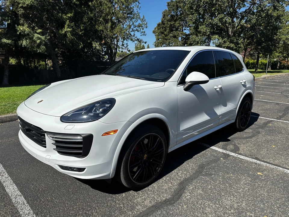 2015 Porsche 958 Cayenne Turbo - Image 9 of 31