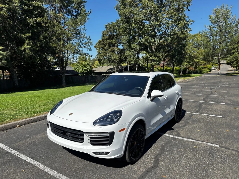2015 Porsche 958 Cayenne Turbo - Image 2 of 31