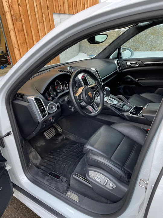 2015 Porsche 958 Cayenne Turbo - Image 10 of 22