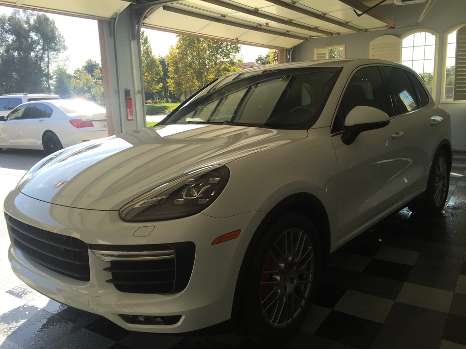 2015 Porsche 958 Cayenne Turbo - Image 2 of 9
