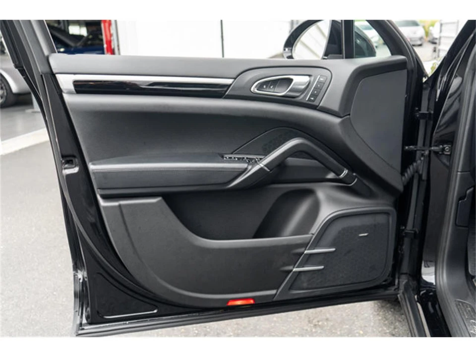 2015 Porsche 958 Cayenne - Image 10 of 12