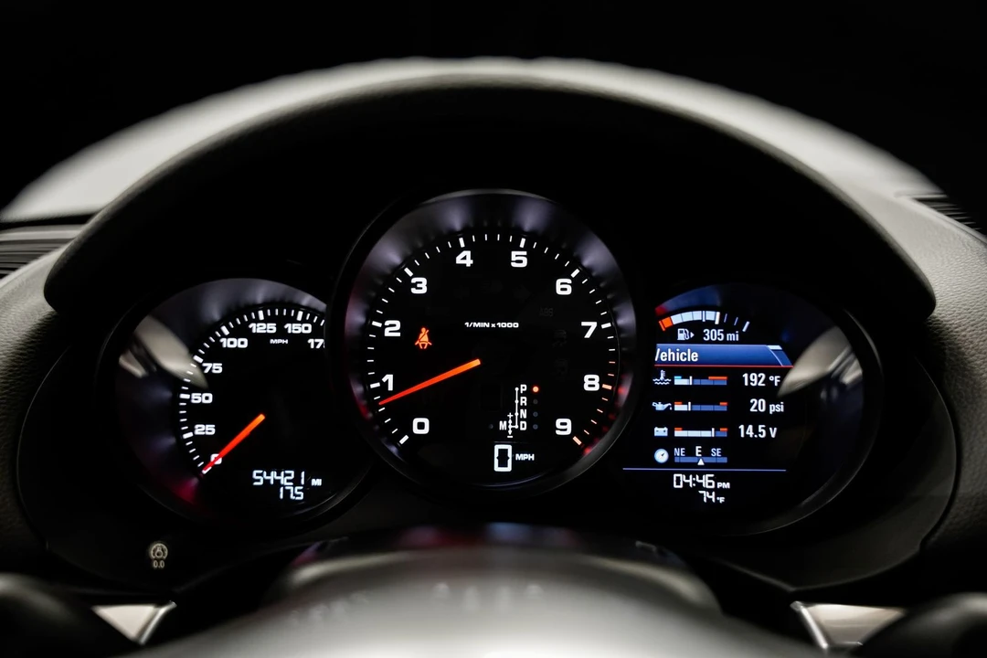2015 Porsche 981 Cayman - Image 11 of 31