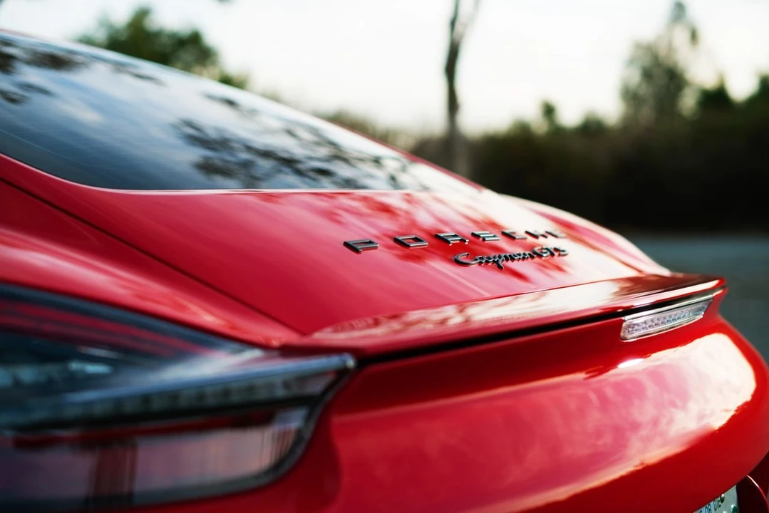 2015 Porsche 981 Cayman GTS - Image 15 of 31