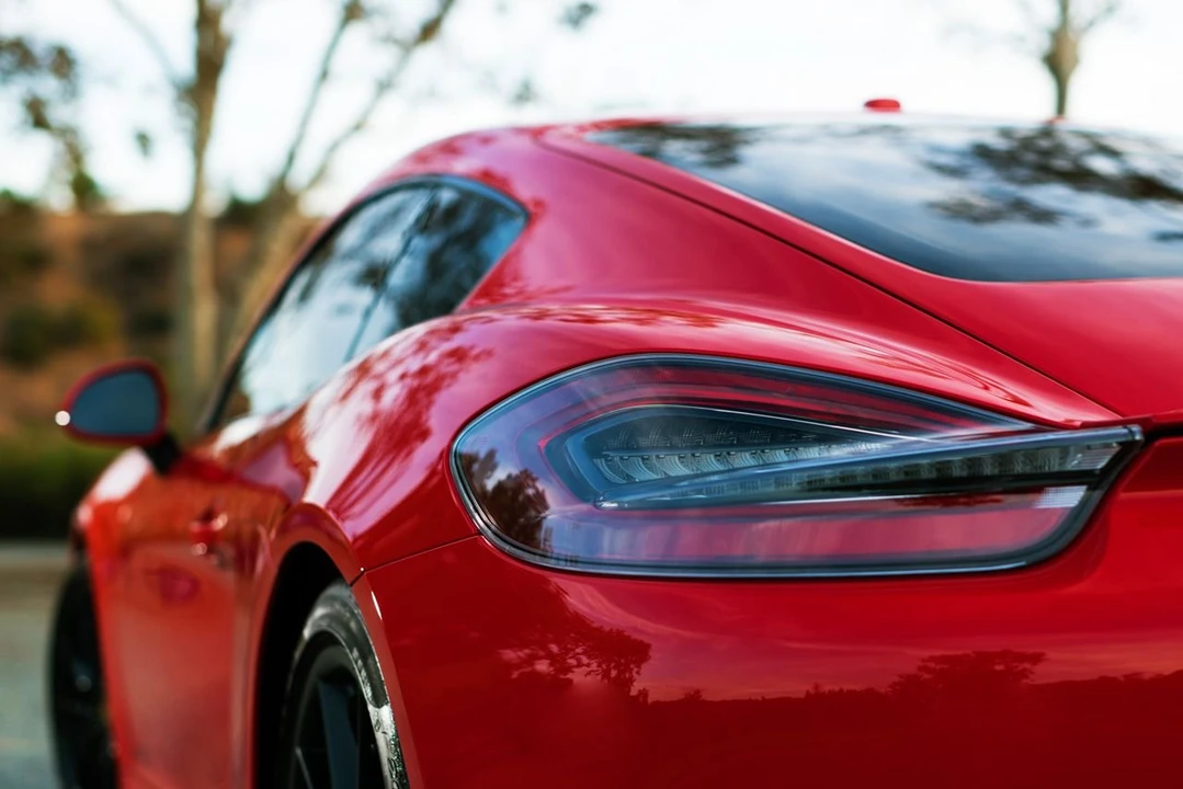 2015 Porsche 981 Cayman GTS - Image 17 of 31