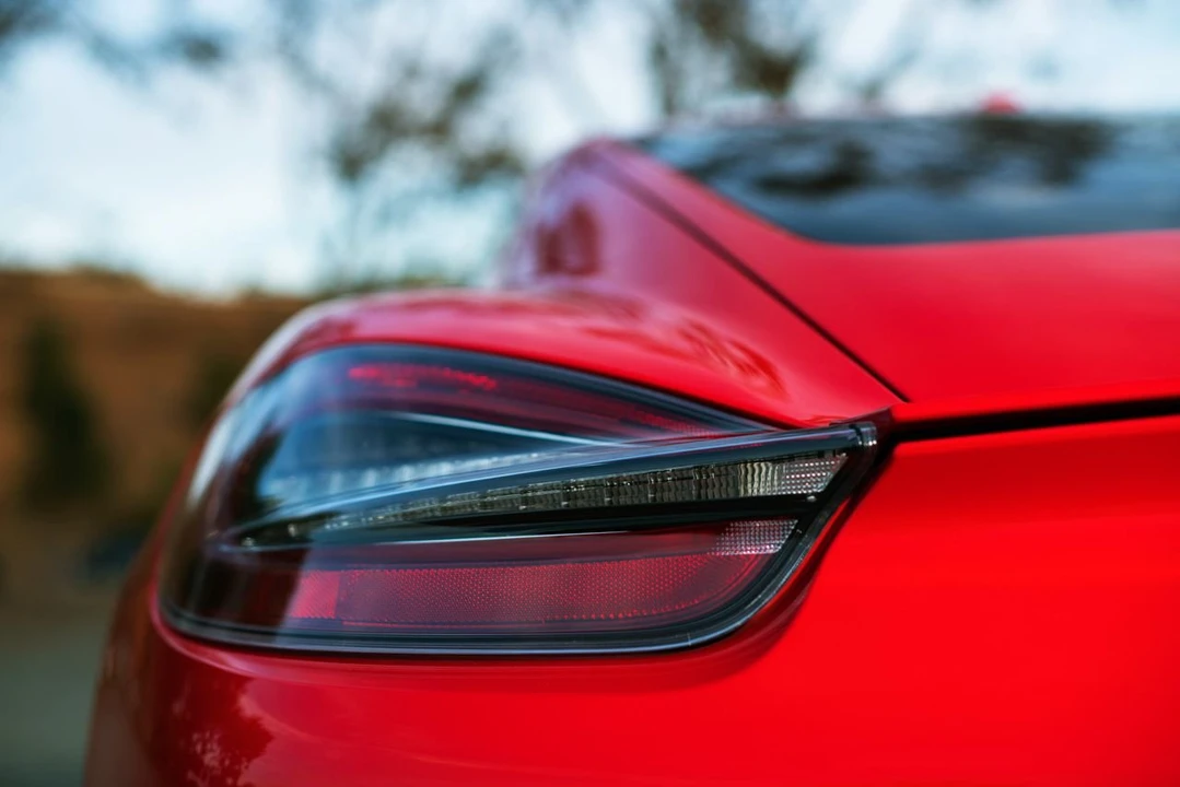 2015 Porsche 981 Cayman GTS - Image 23 of 31