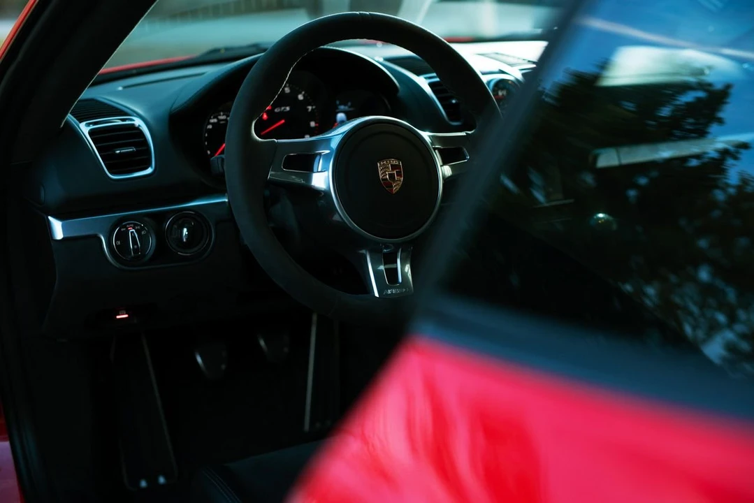 2015 Porsche 981 Cayman GTS - Image 14 of 31
