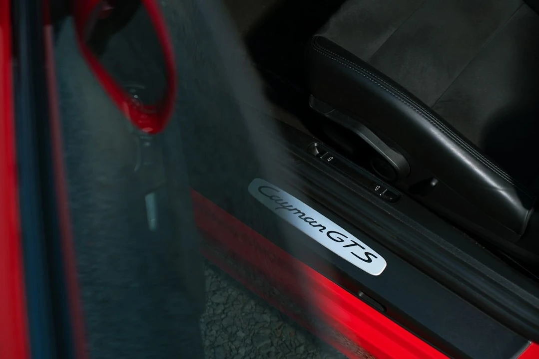 2015 Porsche 981 Cayman GTS - Image 20 of 31