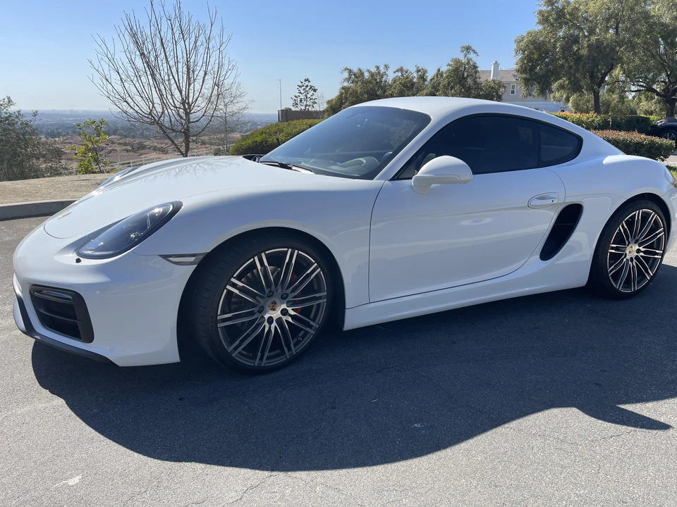 2015 Porsche 981 Cayman GTS - Image 8 of 31