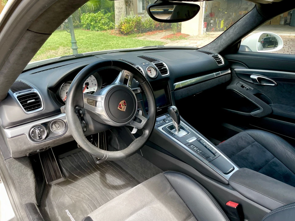 2015 Porsche 981 Cayman GTS - Image 9 of 24