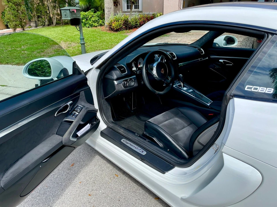 2015 Porsche 981 Cayman GTS - Image 10 of 24