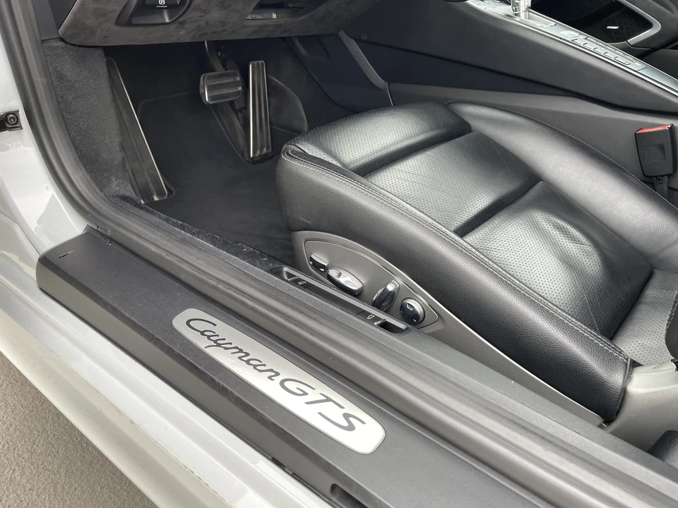 2015 Porsche 981 Cayman GTS - Image 26 of 31