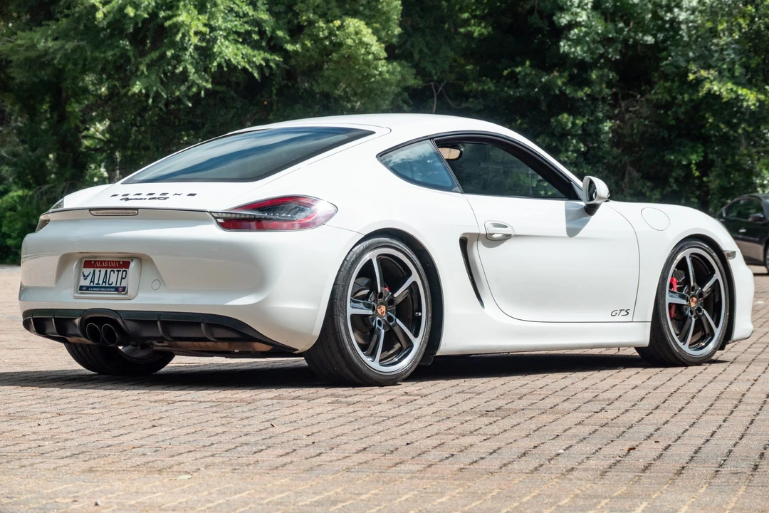 2015 Porsche 981 Cayman GTS - Image 8 of 31
