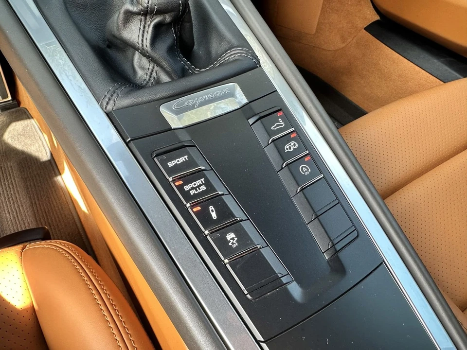 2015 Porsche 981 Cayman GTS - Image 18 of 31