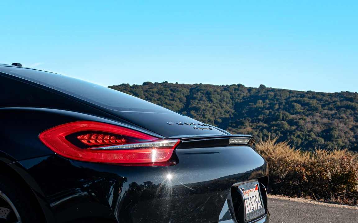 2015 Porsche 981 Cayman - Image 17 of 31
