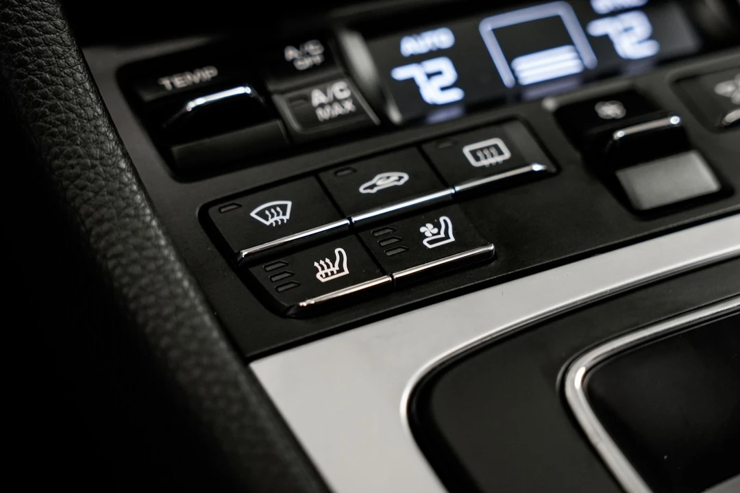 2015 Porsche 981 Cayman S - Image 13 of 31