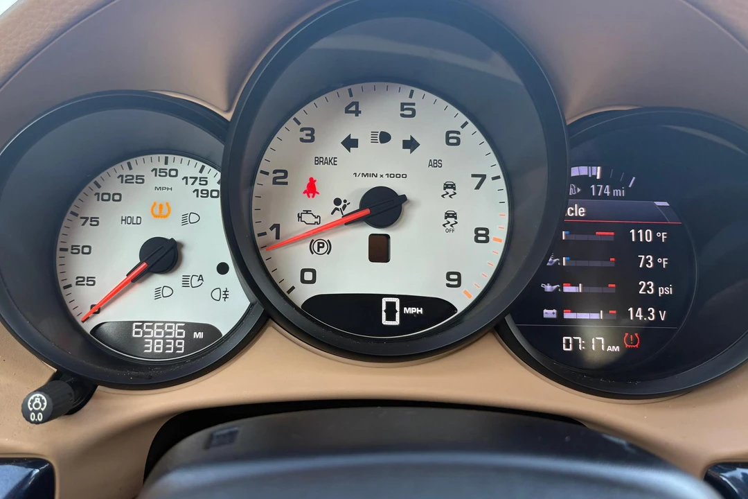2015 Porsche 981 Cayman S - Image 24 of 31