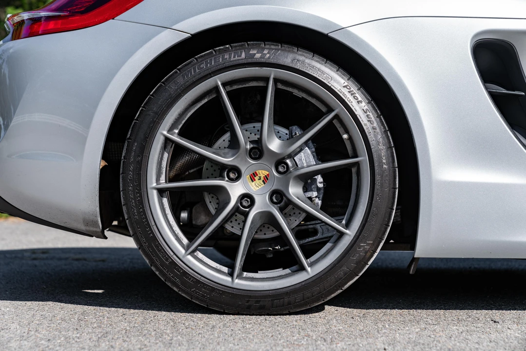 2015 Porsche 981 Cayman - Image 27 of 31