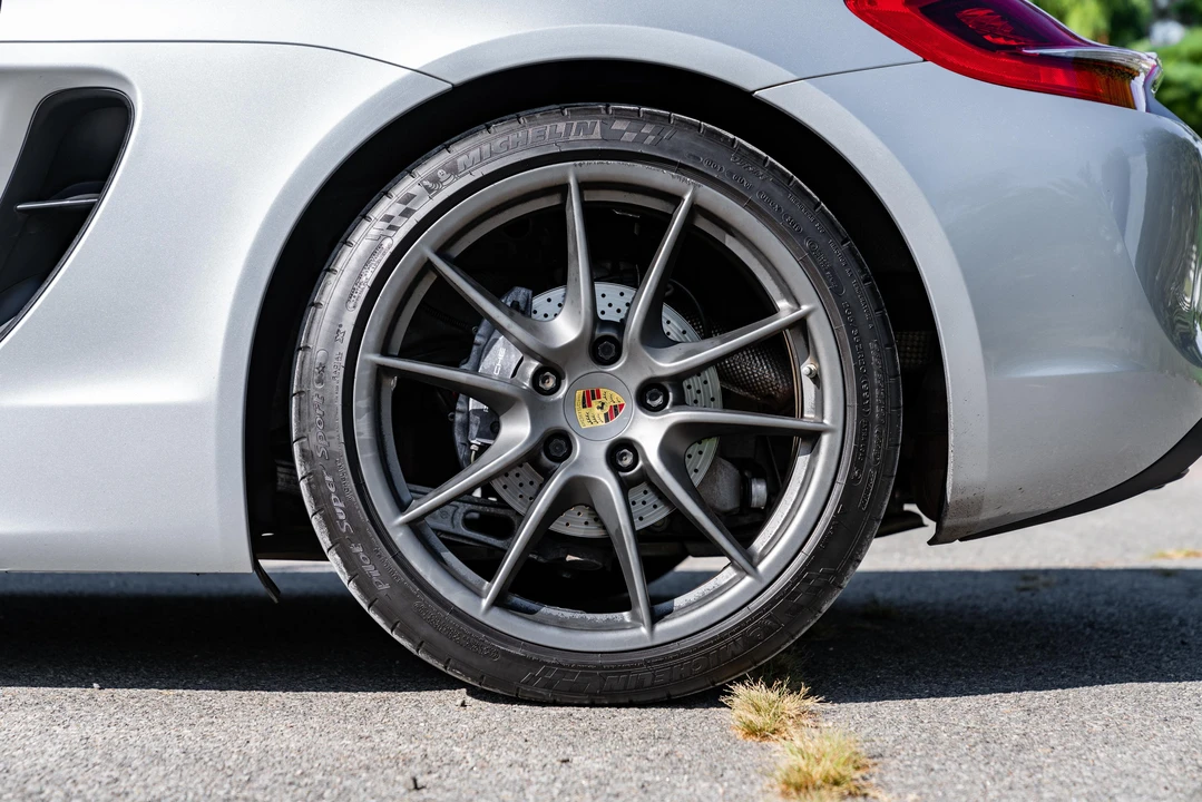 2015 Porsche 981 Cayman - Image 24 of 31