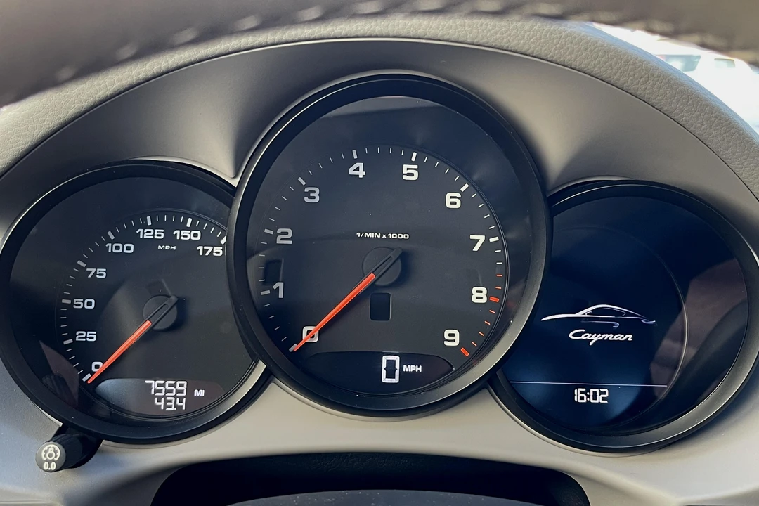 2015 Porsche 981 Cayman - Image 29 of 31