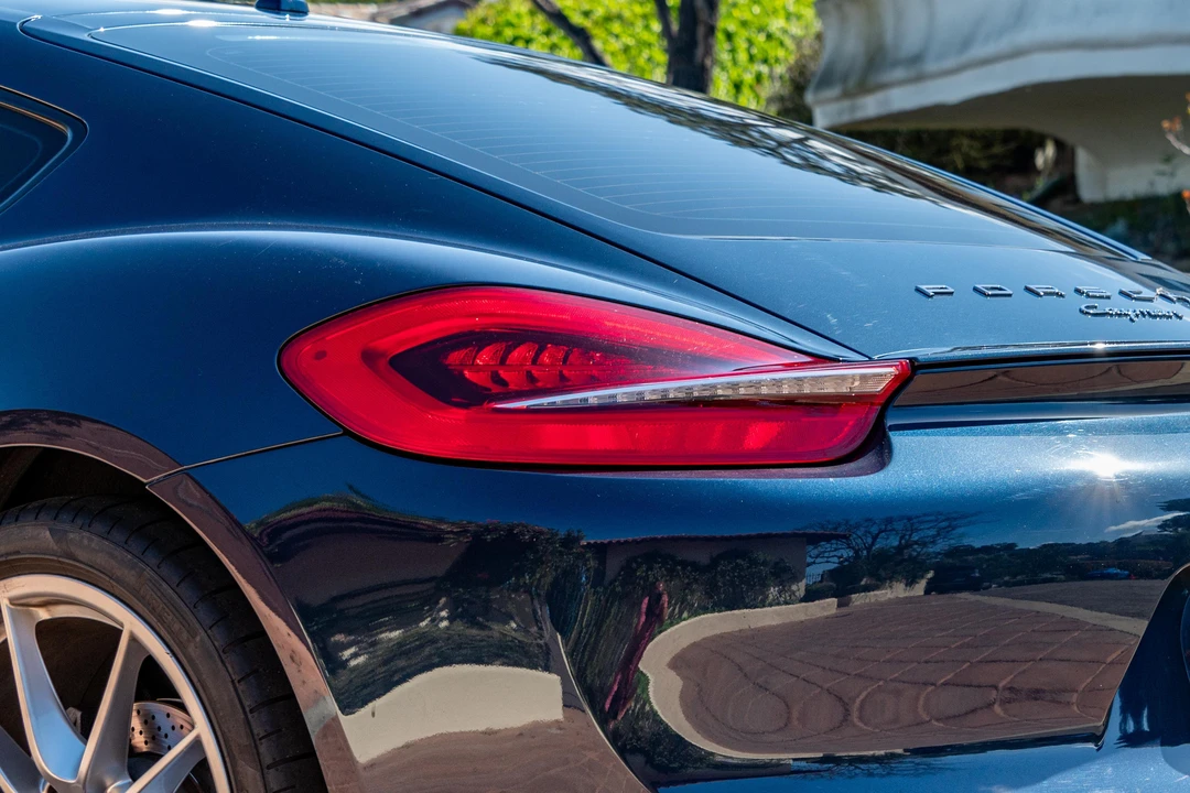 2015 Porsche 981 Cayman - Image 17 of 31