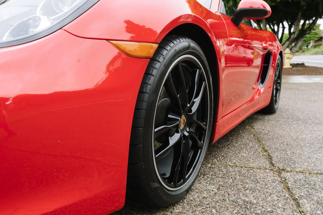 2015 Porsche 981 Cayman - Image 28 of 31