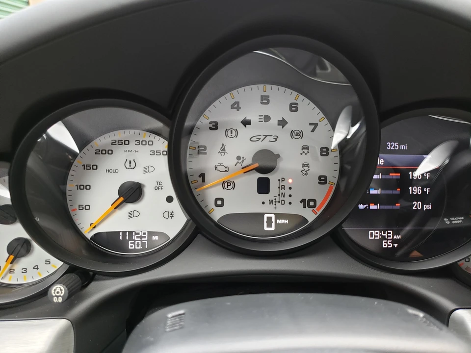 2015 Porsche 991 GT3 - Image 17 of 31