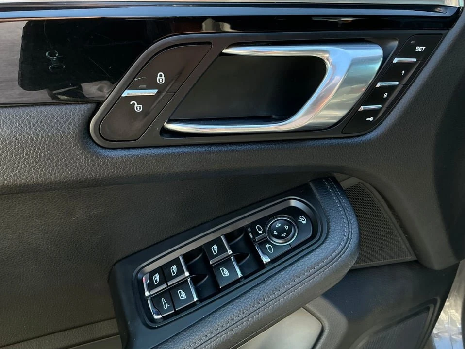 2015 Porsche Macan S - Image 19 of 20