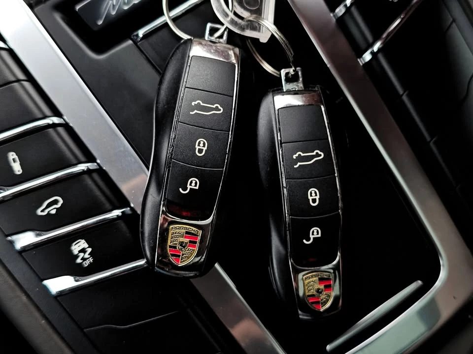 2015 Porsche Macan Turbo - Image 20 of 20