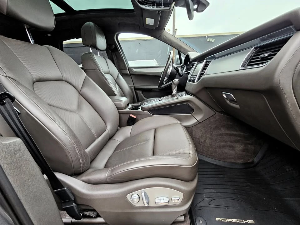 2015 Porsche Macan Turbo - Image 12 of 20