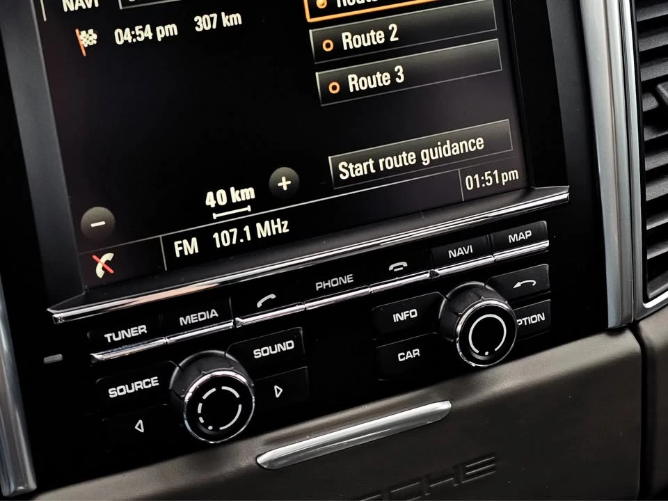 2015 Porsche Macan Turbo - Image 16 of 20