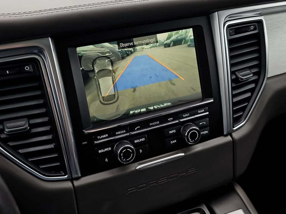 2015 Porsche Macan Turbo - Image 17 of 20