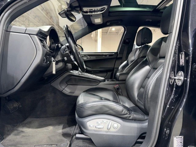 2015 Porsche Macan - Image 12 of 20