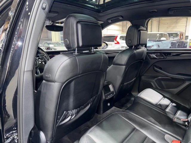 2015 Porsche Macan - Image 13 of 20