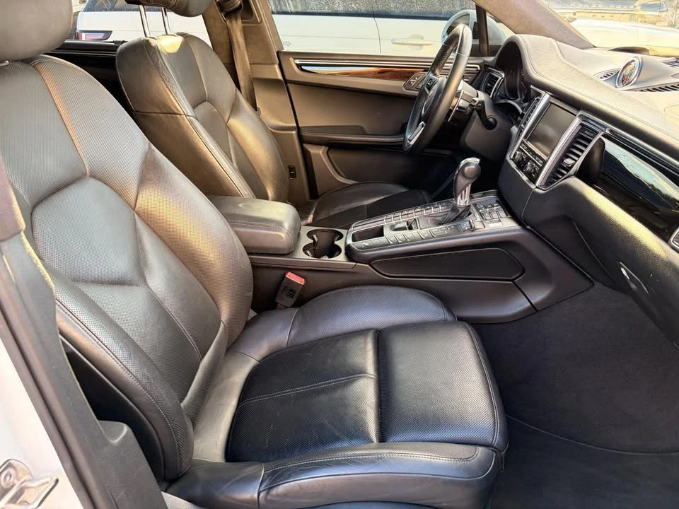 2015 Porsche Macan - Image 16 of 20
